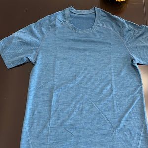 Euc lululemon mens metal vent short sleeve xs blue